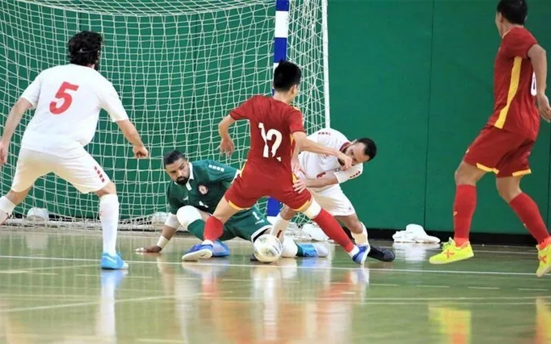 Điểm khác nhau giữa bóng đá ngoài trời và Futsal