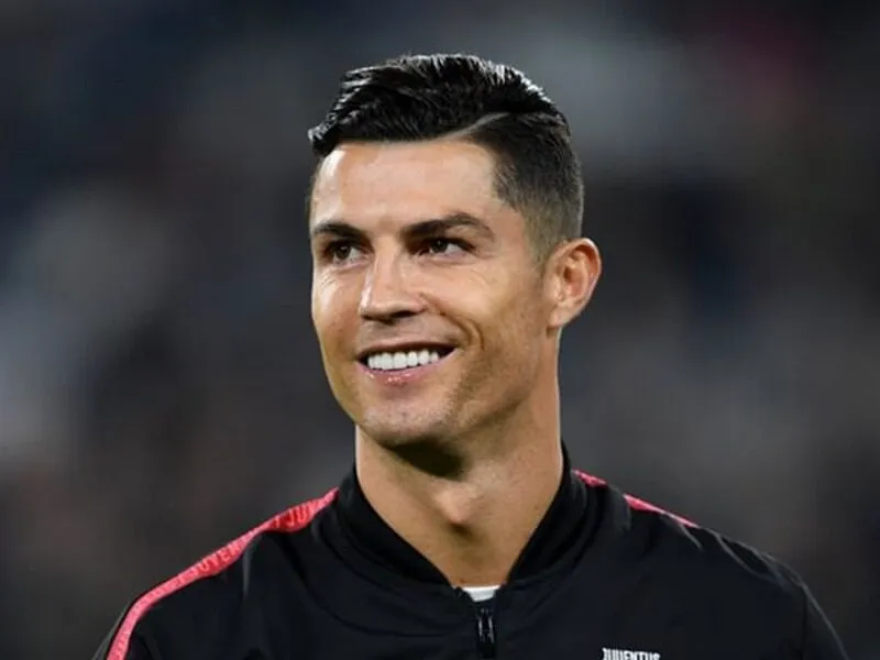 Bước đầu vào sự nghiệp bóng đá của Ronaldo là khi anh mới lên 8