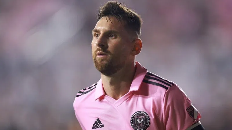 Lionel Messi, tên đầy đủ là Lionel Andrés Messi Cuccittini