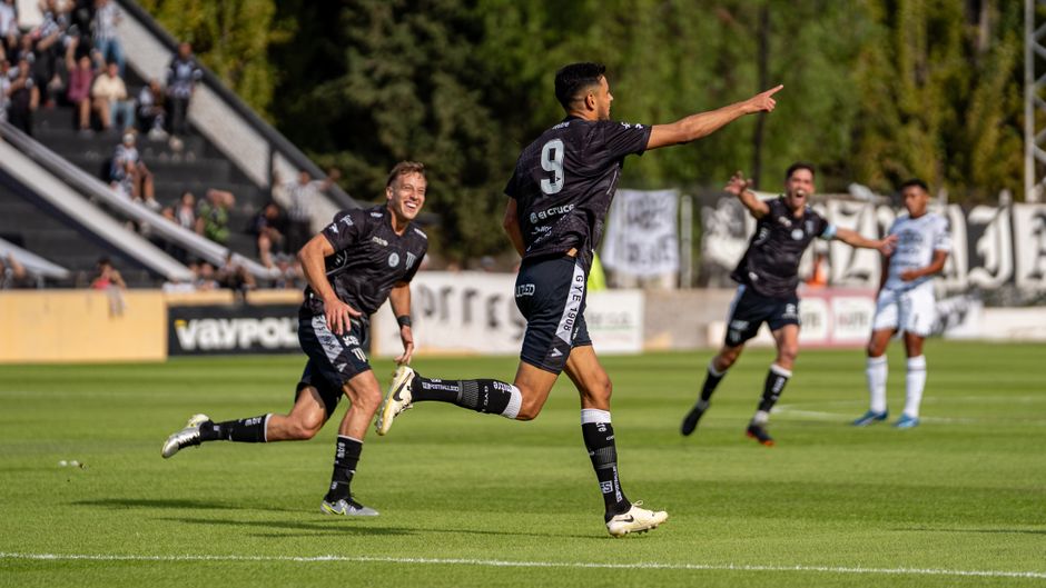 Melbourne Victory vs Central Coast Mariners VĐQG Úc (A-League)